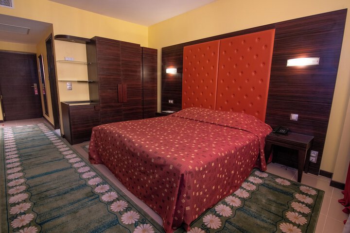 Room 14 of 68