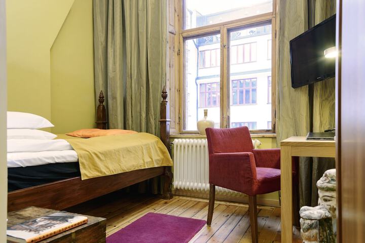 Room 17 of 66