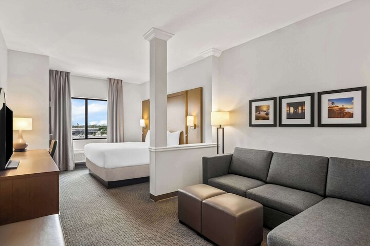 1 King Bed Suite (10 of 10)