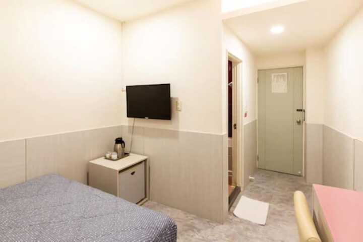 Room 15 of 50