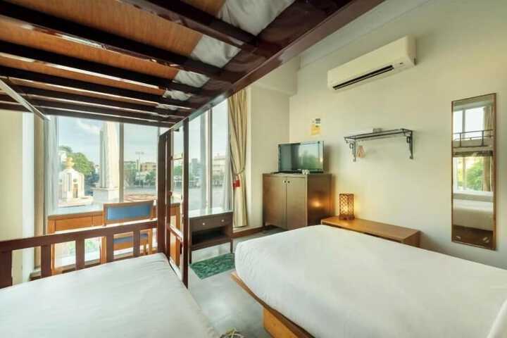 Room 9 of 29