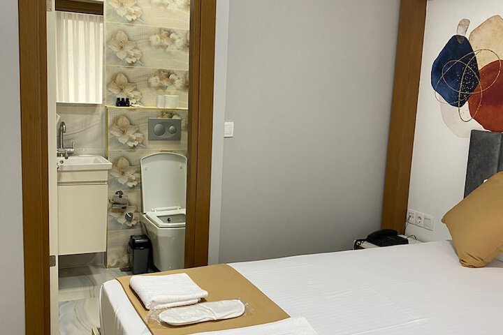Room 4 of 23
