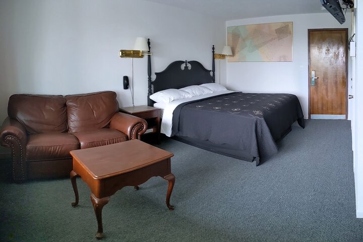 Room 13 of 42