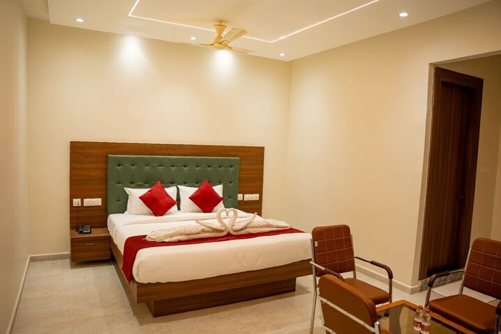 Room 4 of 17