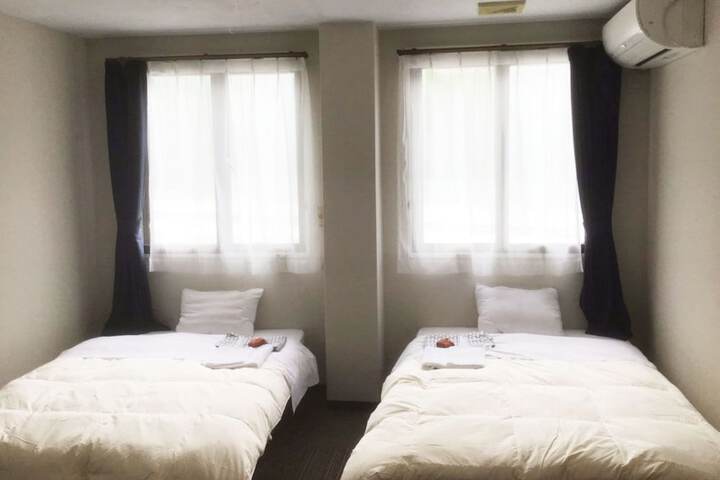 Room 8 of 24