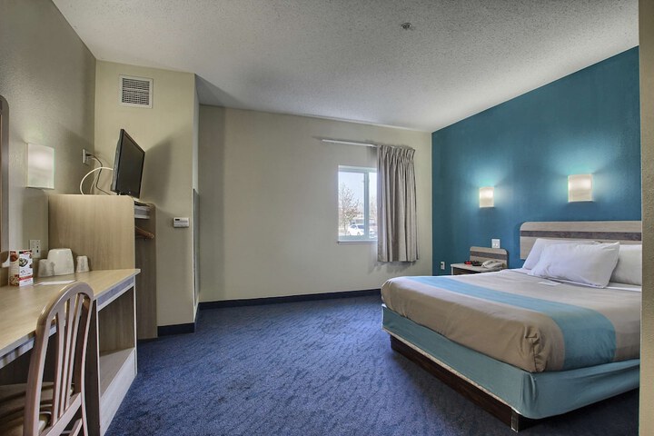 Room 13 of 36
