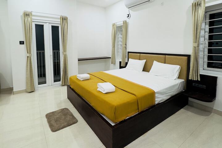 Room 5 of 11