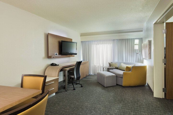 Room 14 of 37