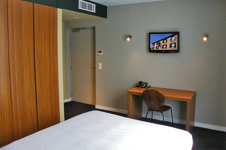 Room 5 of 44