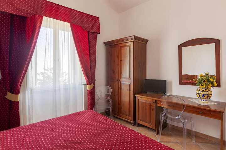 Room 16 of 32