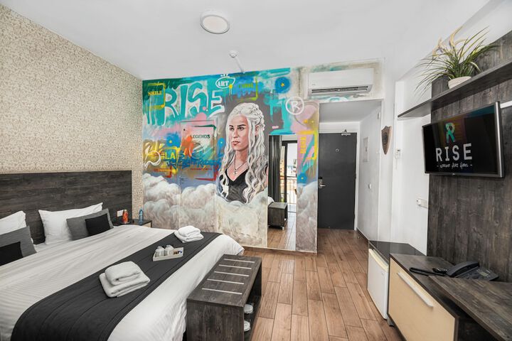 Room 35 of 216