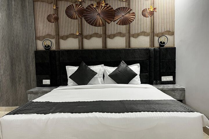 Room 4 of 24