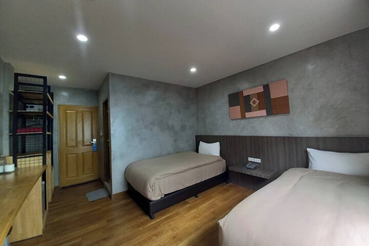 Room 8 of 24
