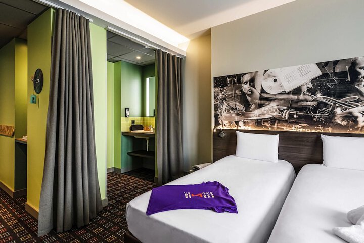 Room 15 of 127