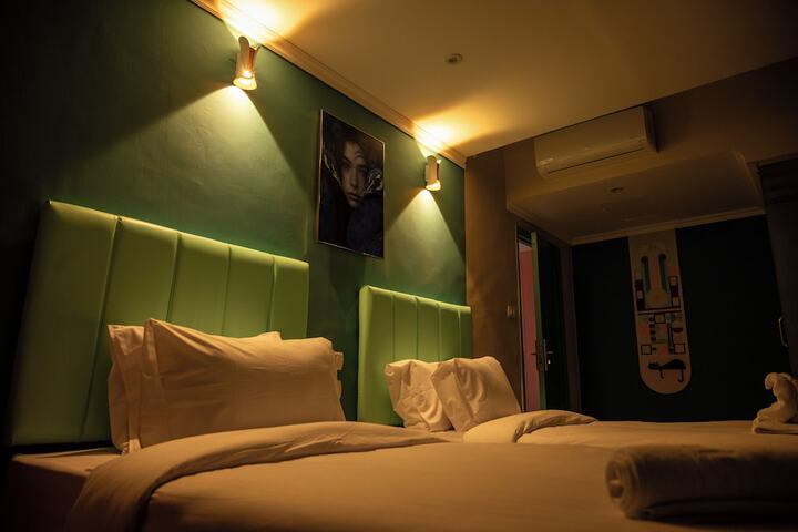 Room 11 of 44