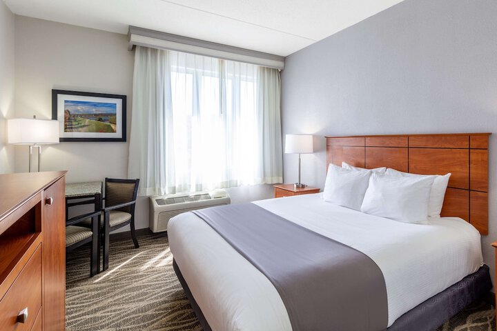1 Queen Bed First Floor Microwave and Refrigerator WiFi Full Breakfast (6 of 25)