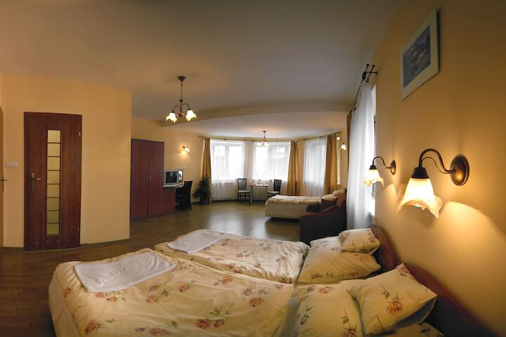 Room 22 of 66
