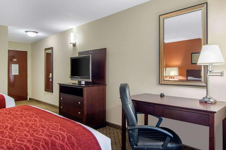 2 Queen Beds (7 of 14)