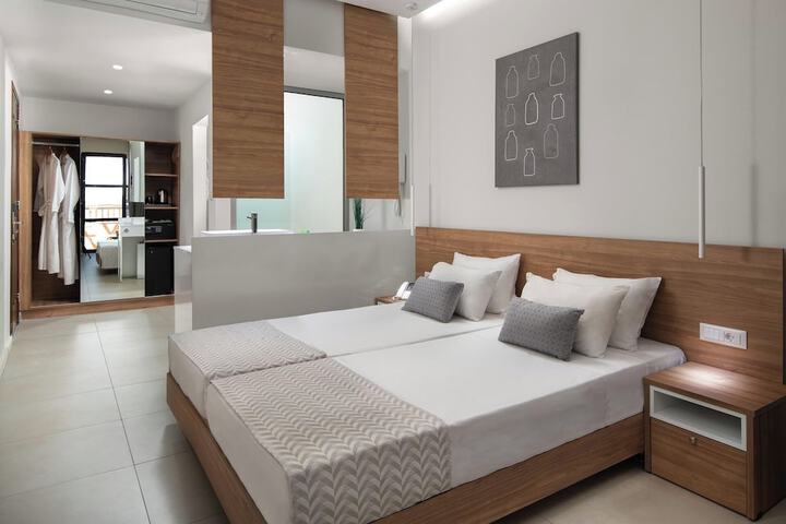 Room 8 of 35