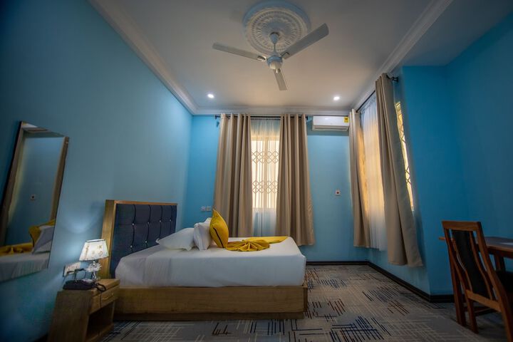 Room 4 of 11
