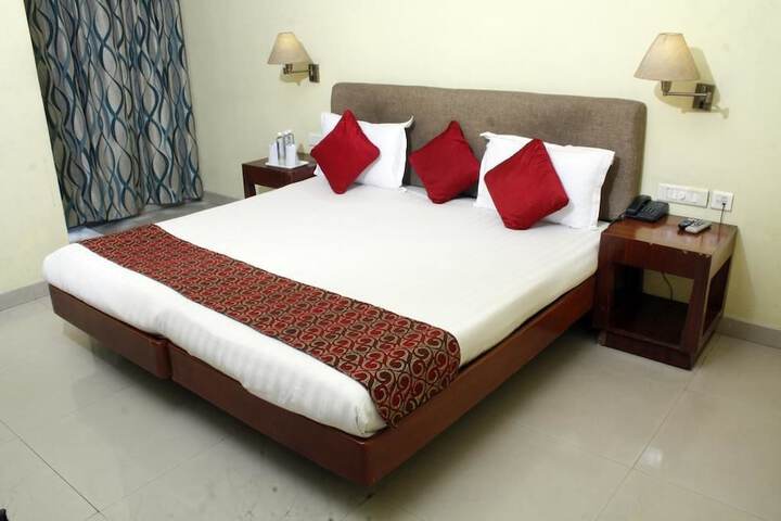 Room 12 of 37