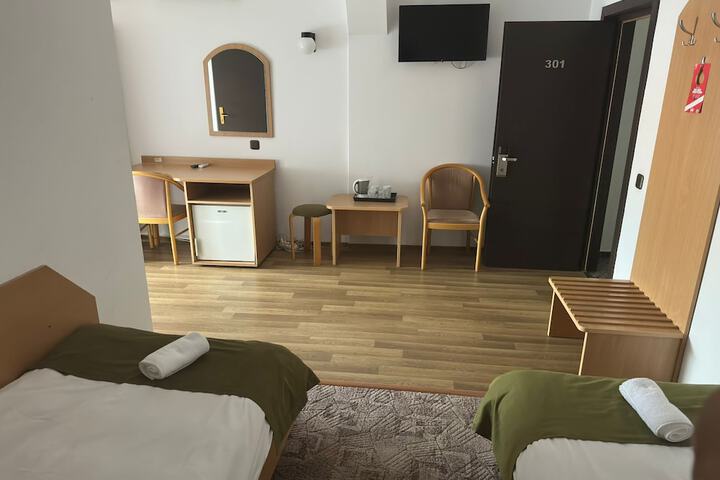 Room 35 of 83