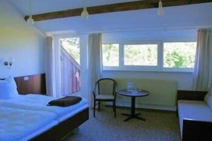 Room 4 of 14