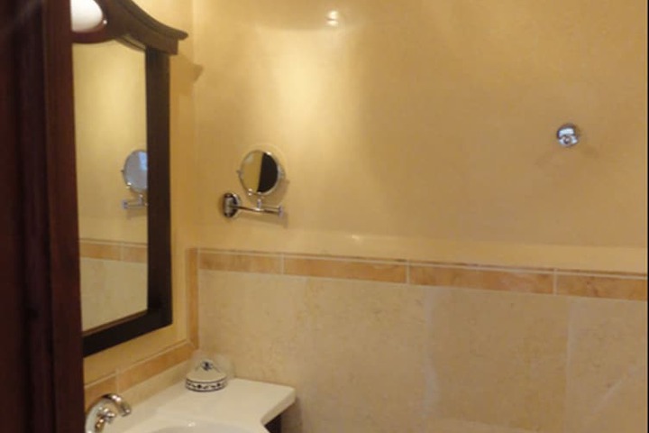 Room 16 of 34