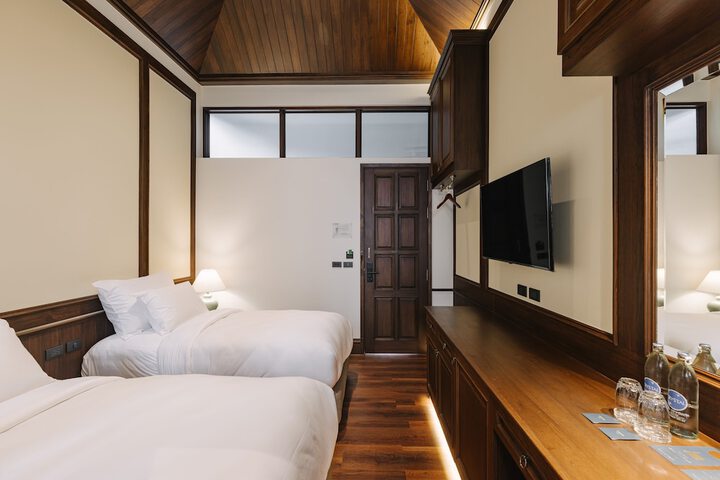 Room 9 of 25