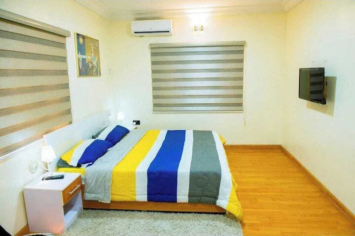 Room 4 of 33
