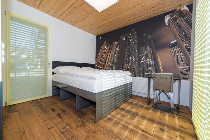 Room 22 of 111