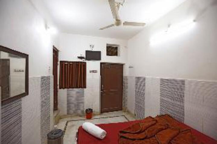 Room 26 of 38