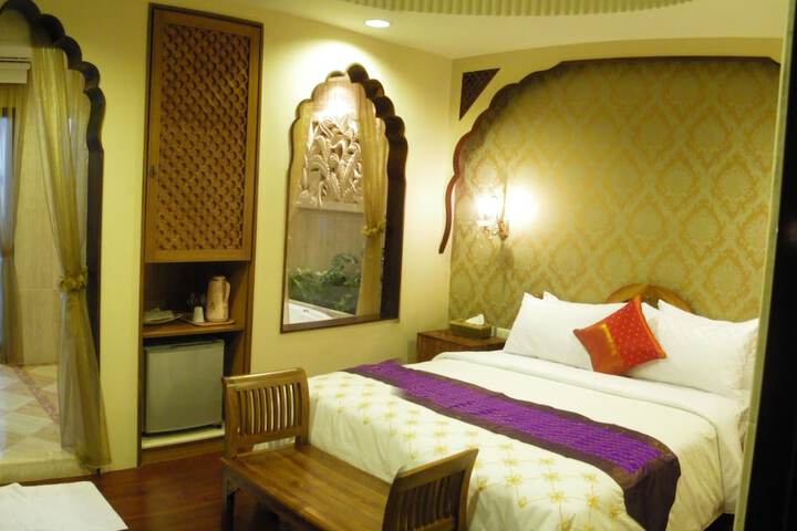 Room 14 of 37