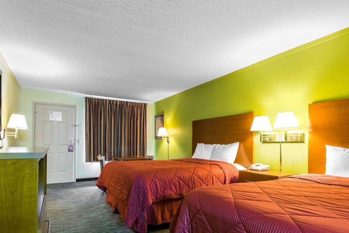 2 Queen Beds (3 of 13)