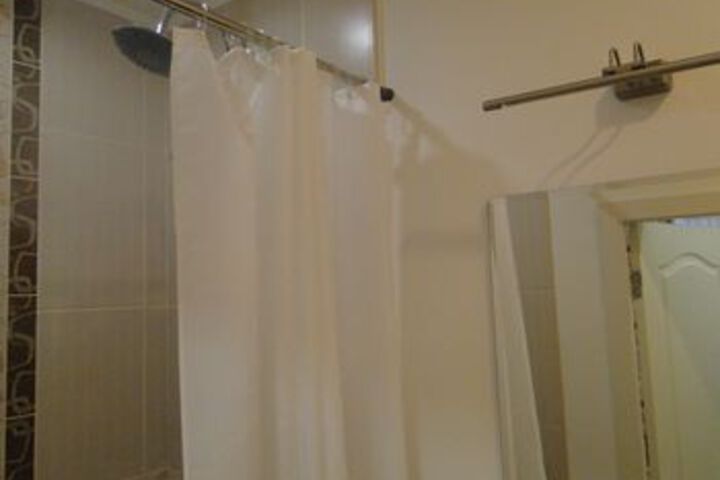 Room 17 of 103