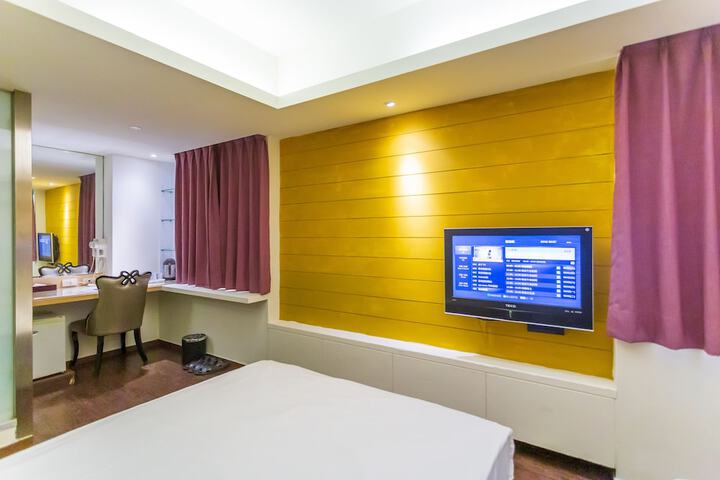 Room 18 of 46
