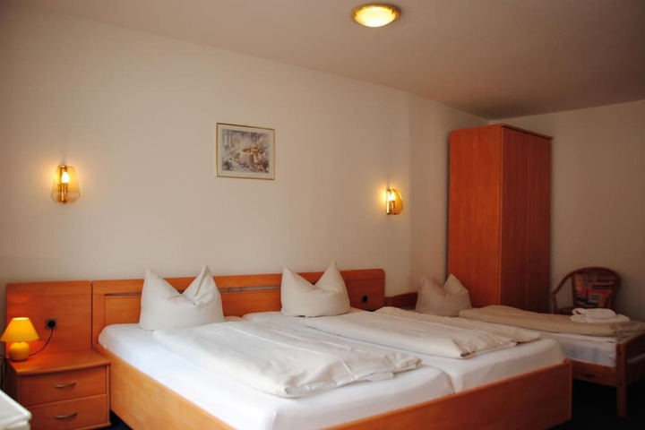 Room 8 of 32
