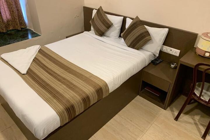 Room 6 of 53