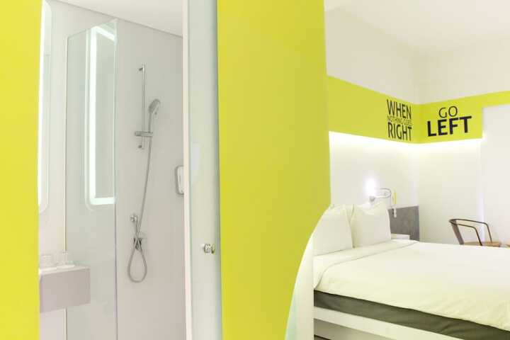 Room 15 of 34