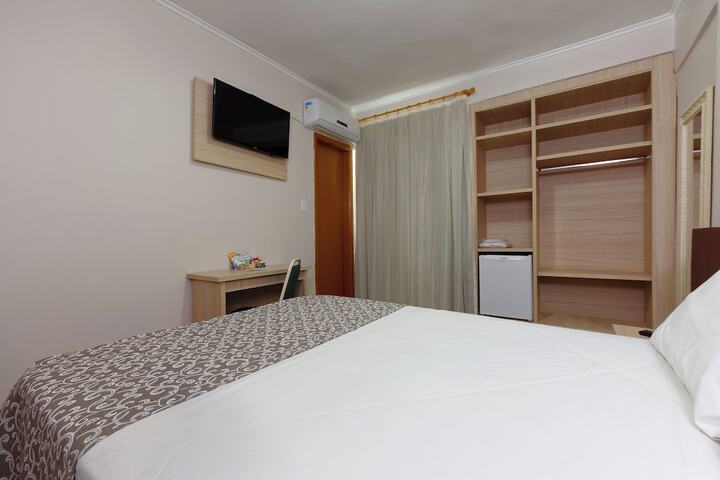 Room 33 of 65