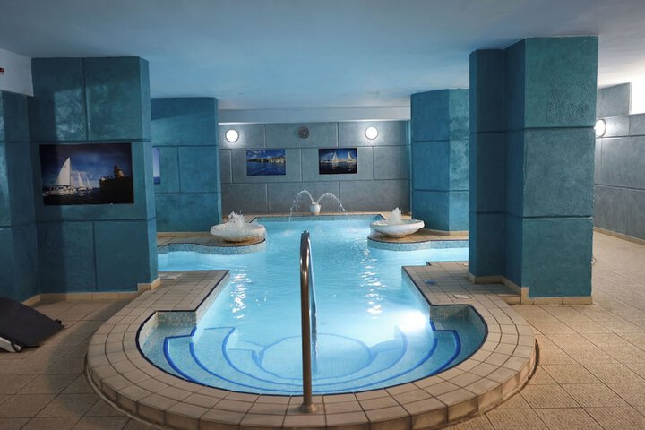 Hotel Pool