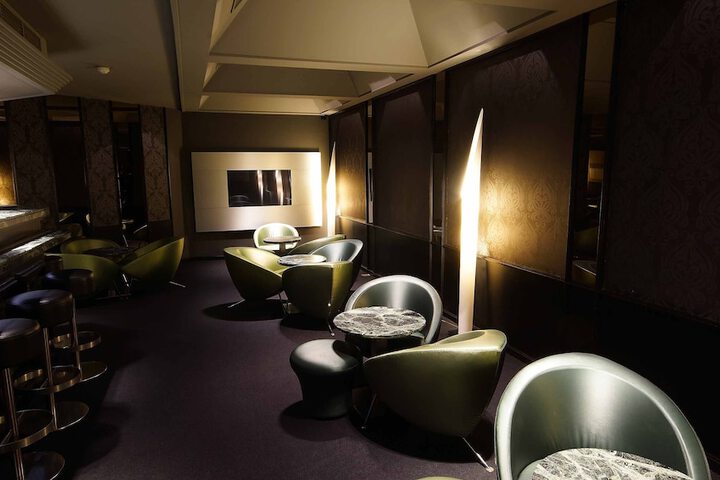 Lounge 55 of 68