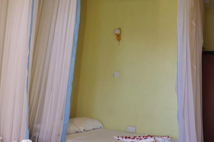 Room 11 of 35