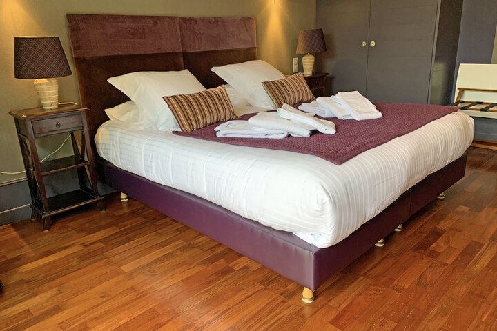 Room 14 of 33