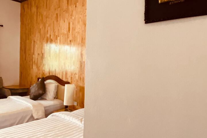 Room 33 of 80