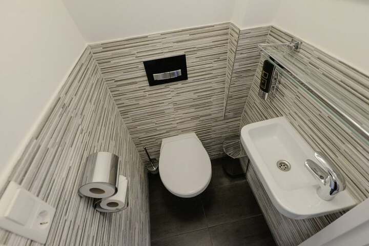 Room 53 of 63