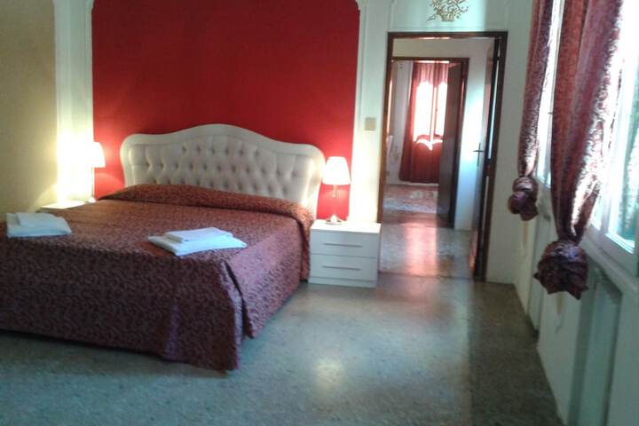 Room 30 of 96