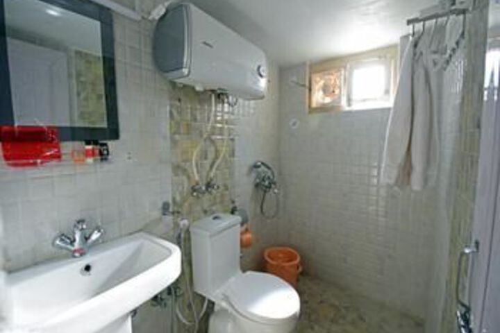 Room 4 of 25