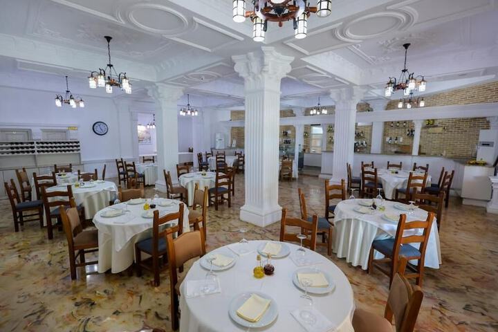 Dining 104 of 122