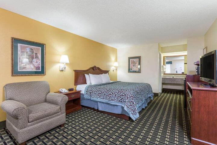 2 Queen Beds (5 of 5)
